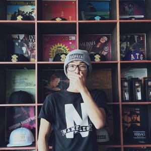 Meet your Posher, Aki